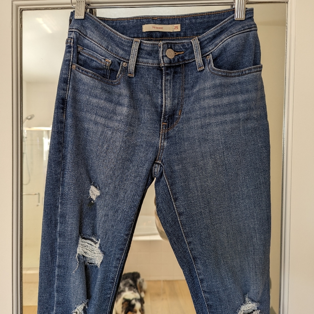 711 Levi Skinny Jean
